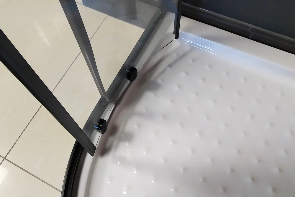 Душевой уголок Royal Bath НК 90х90 с поддоном профиль черный стекло прозрачное RB90HK-T-BL - 5