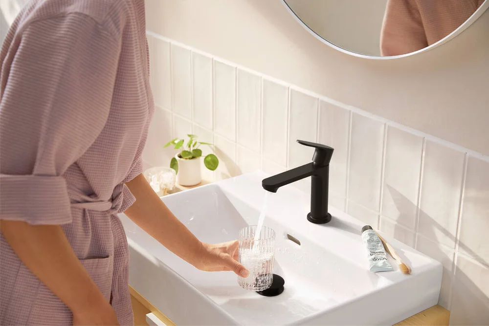 Смеситель для раковины Hansgrohe Rebris S черный матовый 72520670 - 1