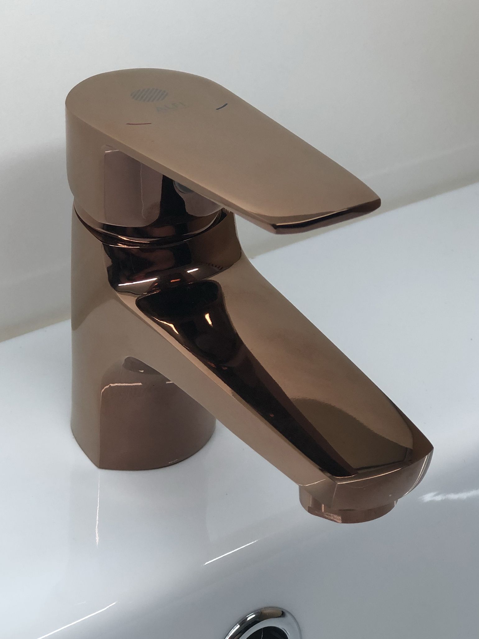 Смеситель Orange Loop M26-021RG для раковины - 1