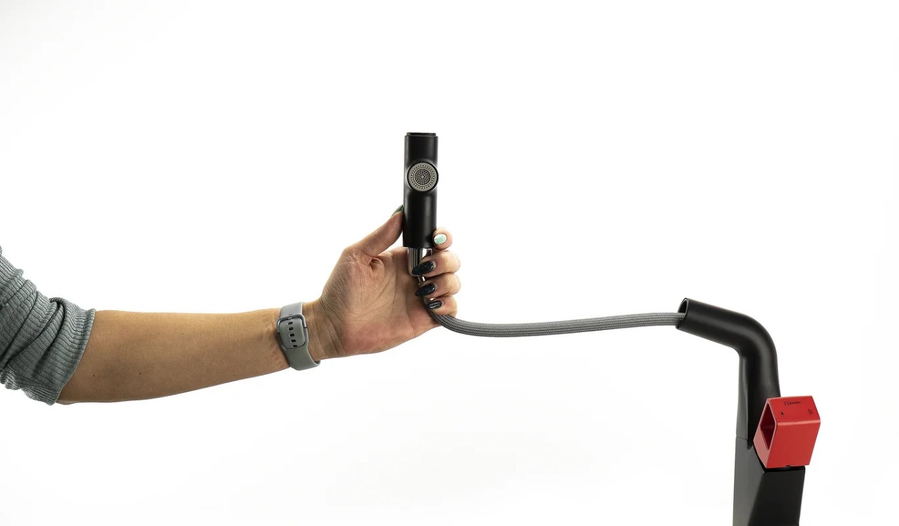 Смеситель Lemark Soul LM6008BR для умывальника/кухни с вытяжным изливом, черный-красный - 3