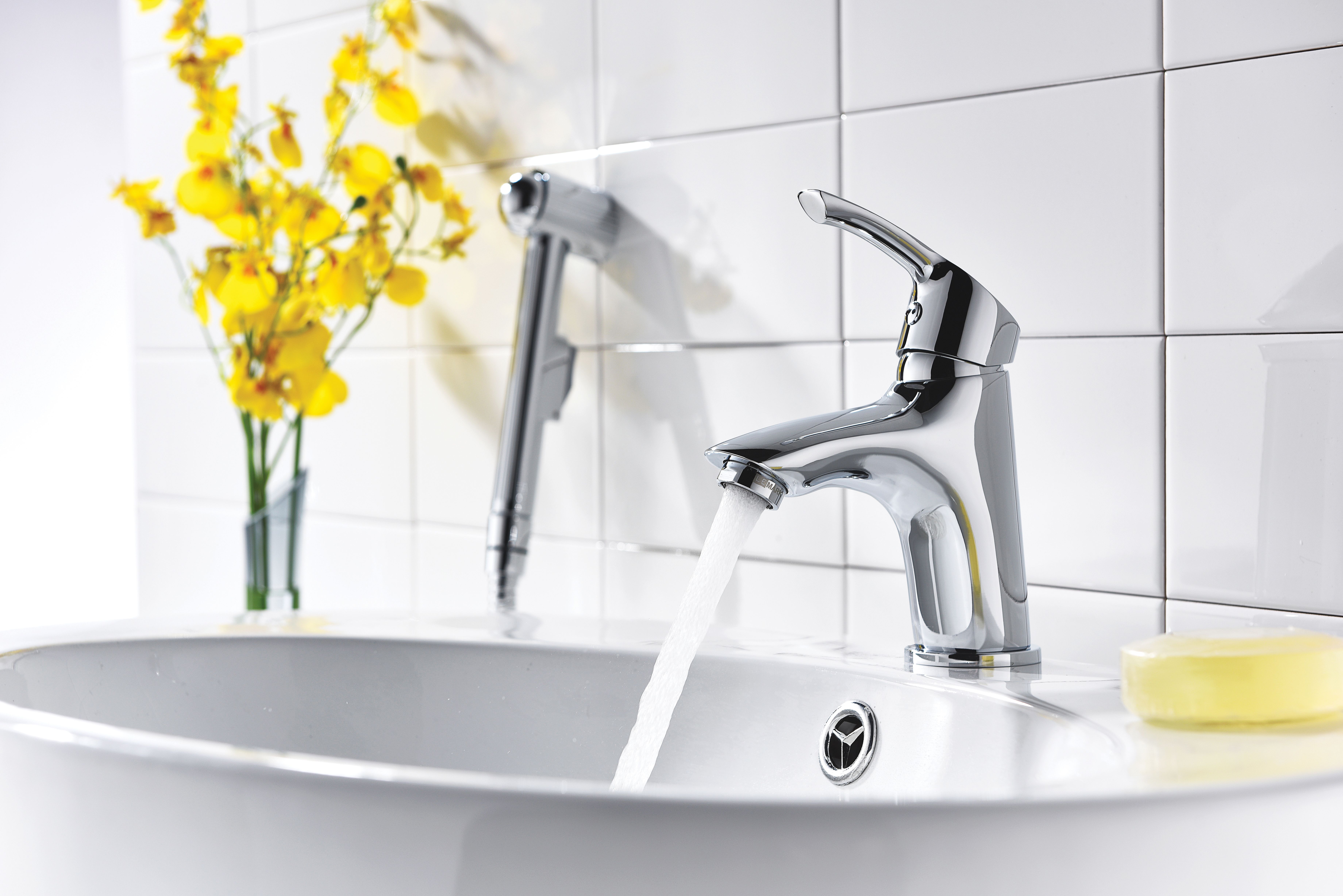 Смеситель Lemark plus Strike LM1116C для раковины с гигиеническим душем - 2