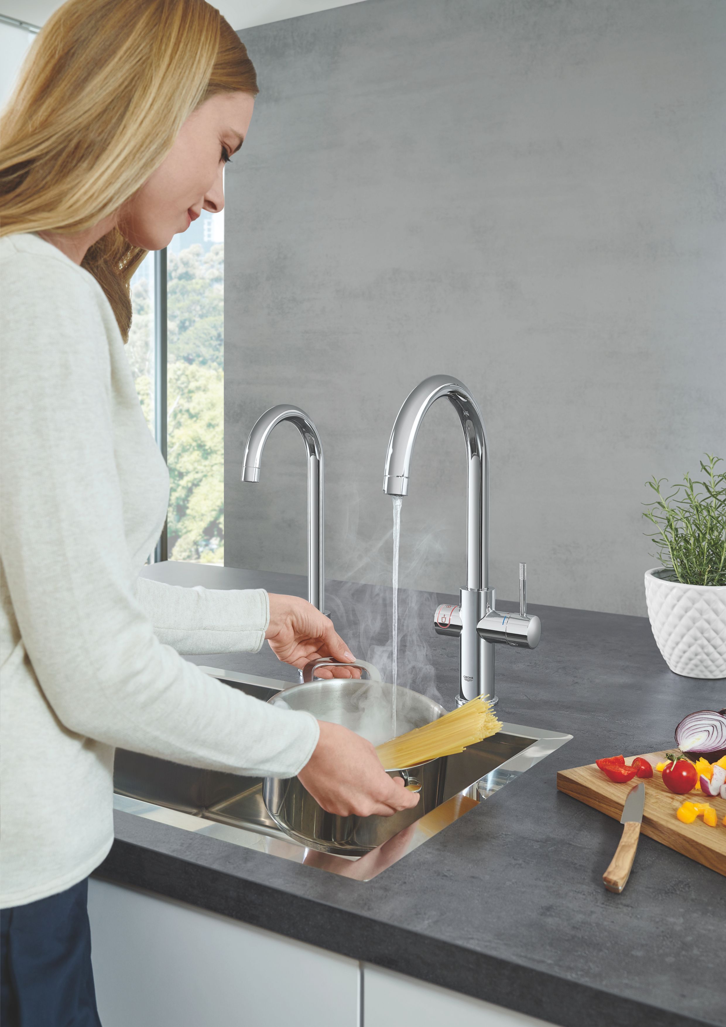 Смеситель Grohe Red II Duo 30083001 для кухонной мойки, с водонагревателем - 1