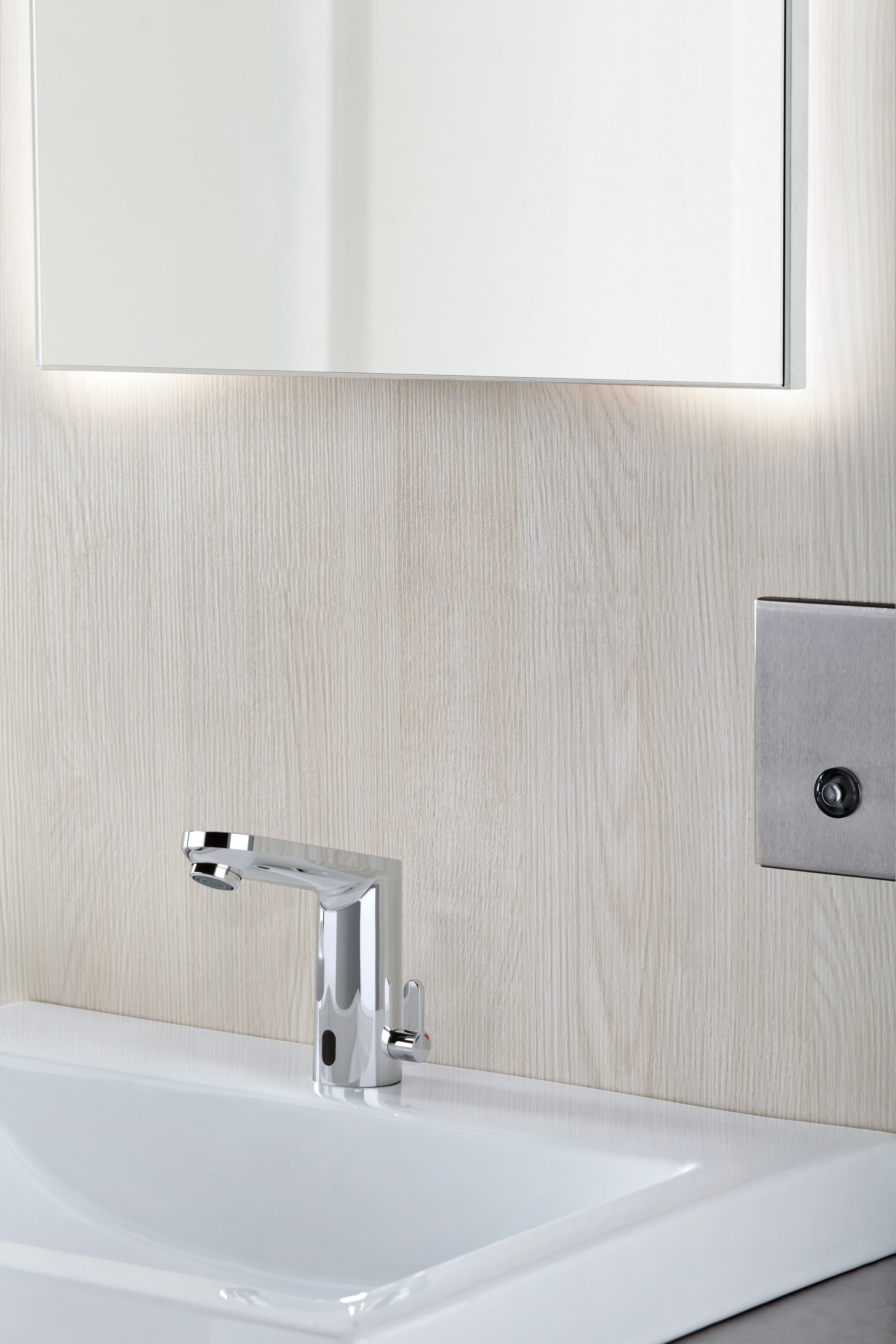 Смеситель Grohe Eurosmart Cosmopolitan E 36327001 для раковины - 2