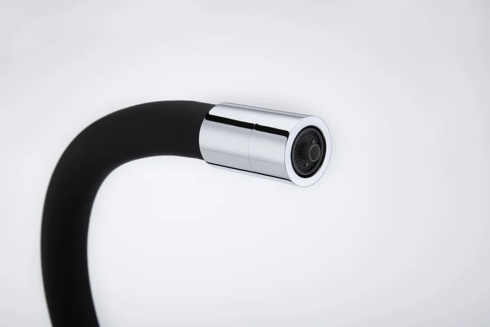 Смеситель для кухни Paulmark Salix с гибким изливом хром - черный матовый Sa213419-CR - 9