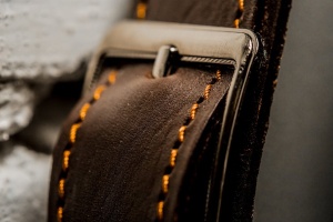 Зеркало круглое Jorno Wood 50, с подсветкой, кожаный ремень - 3