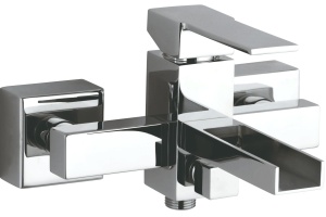 Смеситель для ванны с душем Remer Qubika Cascata QC05