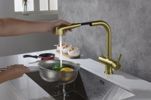Смеситель для кухни с подключением фильтра и выдвижной лейкой Timo Saona 2346/17FL золото матовое - 2