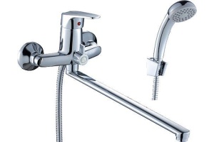 Смеситель для ванны Rossinka  хром (D40-32)