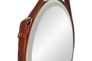 Зеркало с подсветкой на ремне из коричневой кожи 