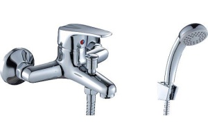 Смеситель для ванны Rossinka  хром (D40-31)