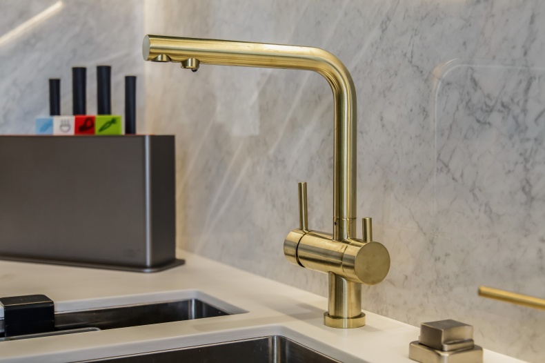 Смеситель Omoikiri Nagano PVD-G для кухонной мойки 4994178 - 2