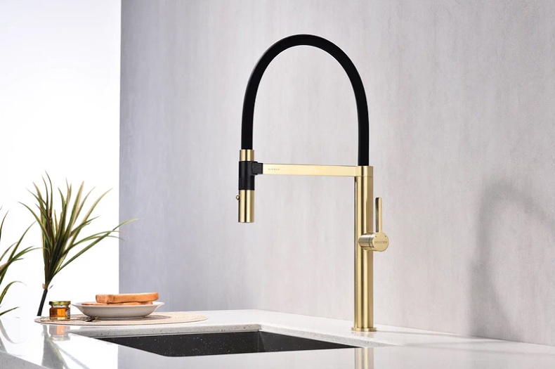 Смеситель для кухни Paulmark Leader светлое брашированное золото Le214101-SBG - 4