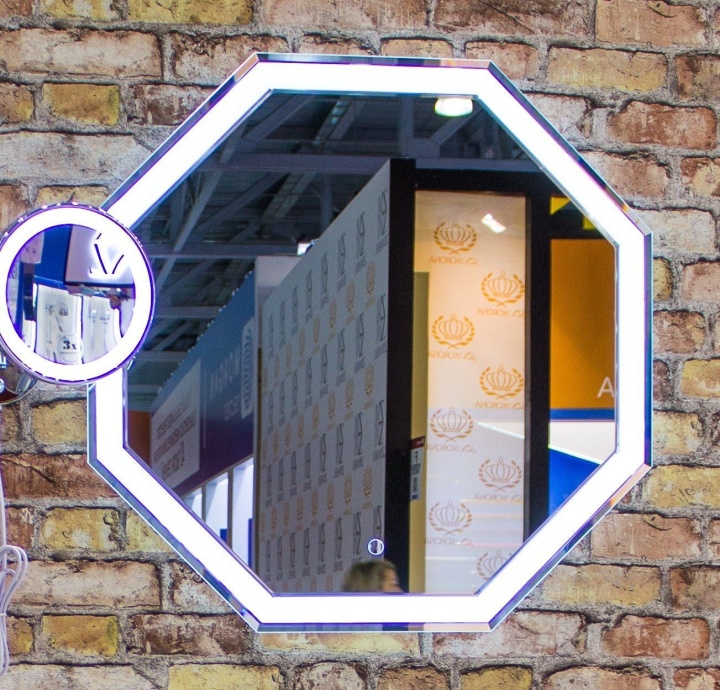 Зеркало с подсветкой 