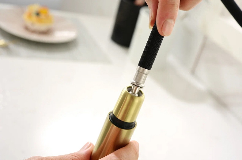 Смеситель для кухни Paulmark Neo брашированное золото Ne214419-BG - 11