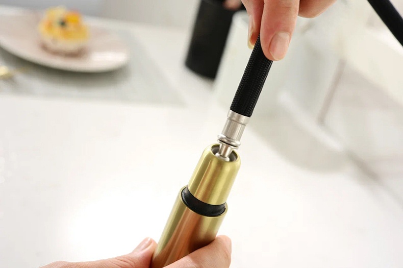 Смеситель для кухни Paulmark Neo светлое брашированное золото Ne214419-SBG - 15