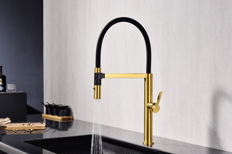Смеситель для кухни Paulmark Leader брашированное золото Le214101-BG - 5