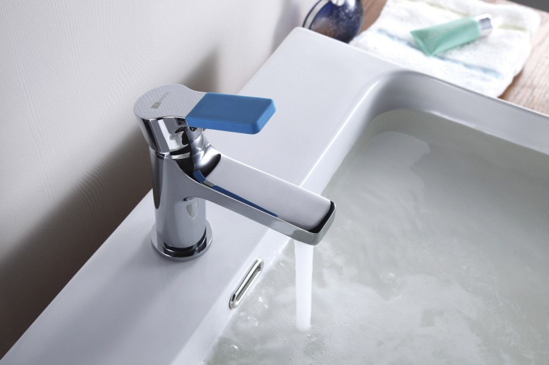 Смеситель для умывальника монолитный, хром LM0606C - 2