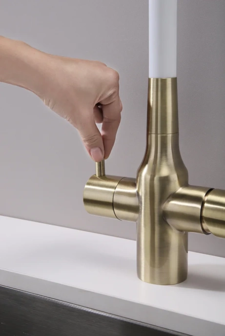 Смеситель для кухни Paulmark Salix с гибким изливом бронза - белый матовый Sa213419-BRw - 7